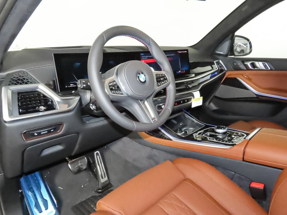 2025 BMW X7 M60i